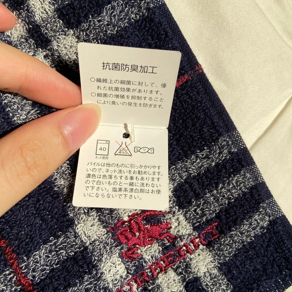 Burberry hand towel set